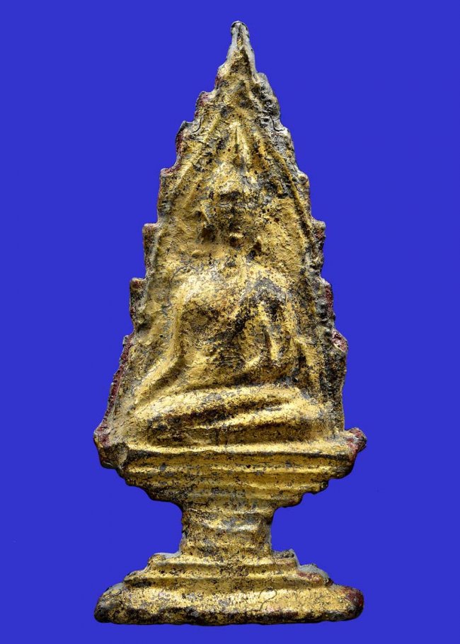 พระเชียงแสนใบหอกเนื้อตะกั่วสนิมแดงกรุเมืองน่าน